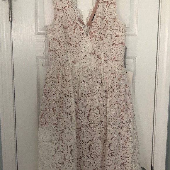 Lulu’s Lace Dress - Size Large - Picture 4 of 10